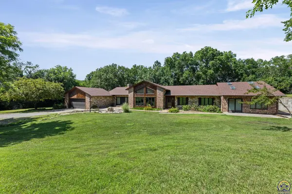 3840 NE Kimbal RD, Topeka, KS 66617