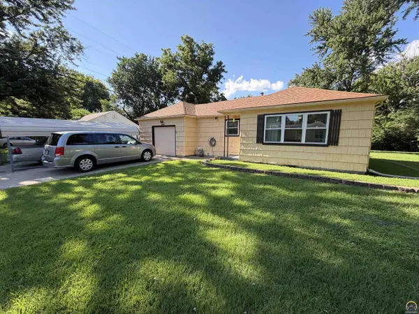 2400 SW 25th DR, Topeka, KS 66611