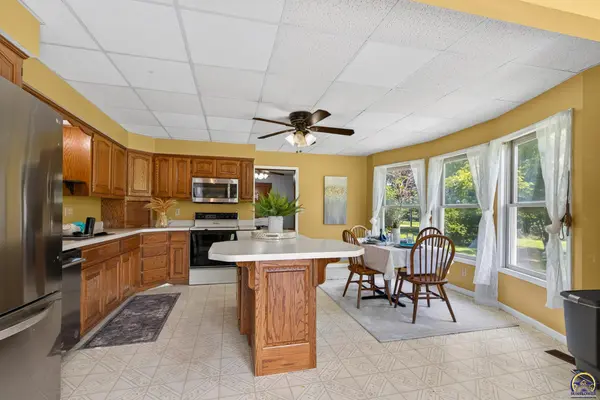 13151 62nd St, Oskaloosa, KS 66066