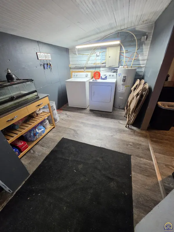 500 S Owen St, Meriden, KS 66512