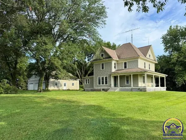 2225 Foxtail Rd, Fairview, KS 66425
