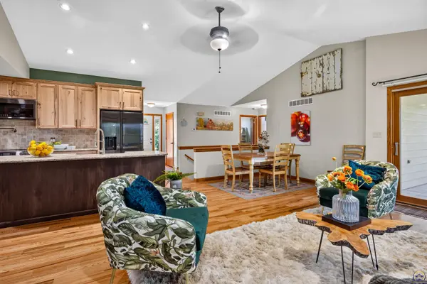 125 Shelby DR, Holton, KS 66436