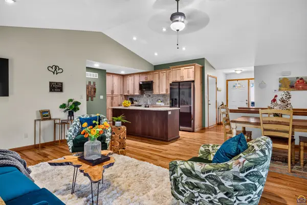 125 Shelby DR, Holton, KS 66436