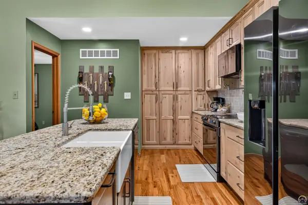 125 Shelby DR, Holton, KS 66436