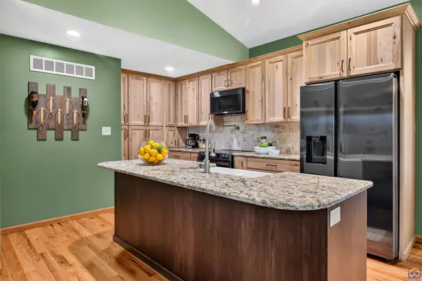 125 Shelby DR, Holton, KS 66436