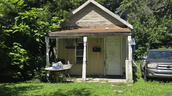 1113 SE Locust ST, Topeka, KS 66607