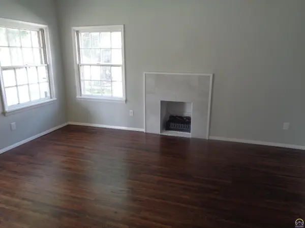 804 E Broadway St, Newton, KS 67114