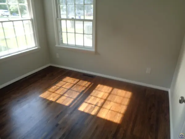 804 E Broadway St, Newton, KS 67114