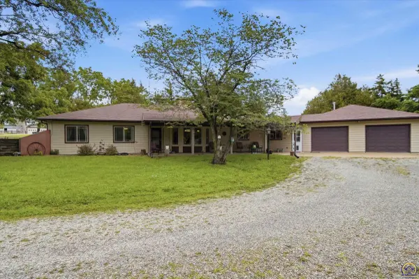 1735 NE 62nd St, Topeka, KS 66617
