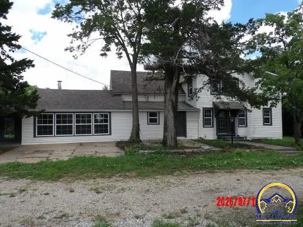 3943 SE Croco RD, Topeka, KS 66609