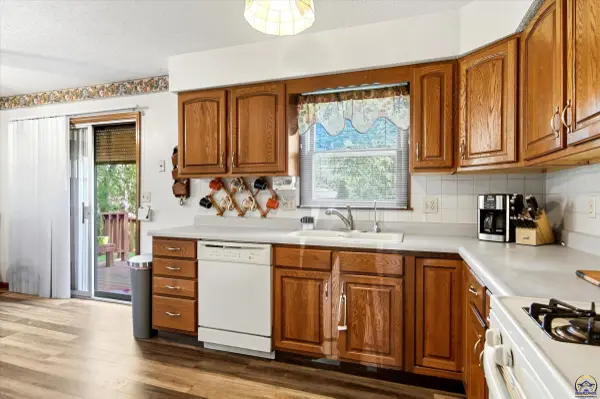 120 W Tucker Ct, Carbondale, KS 66414