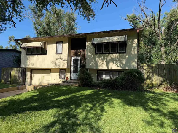 3333 SW Lakeside DR, Topeka, KS 66614