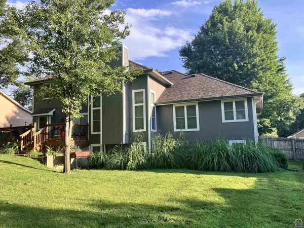 6441 SW Golf View DR, Topeka, KS 66614
