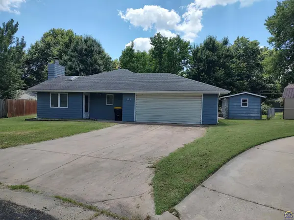 125 Cypress Dr, Emporia, KS 66801
