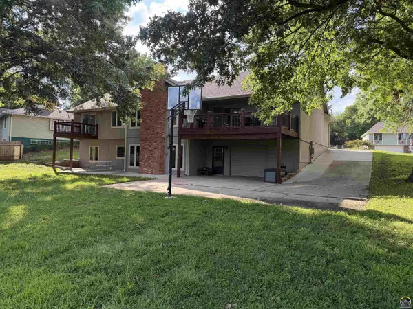 6225 SW 23rd ST, Topeka, KS 66614