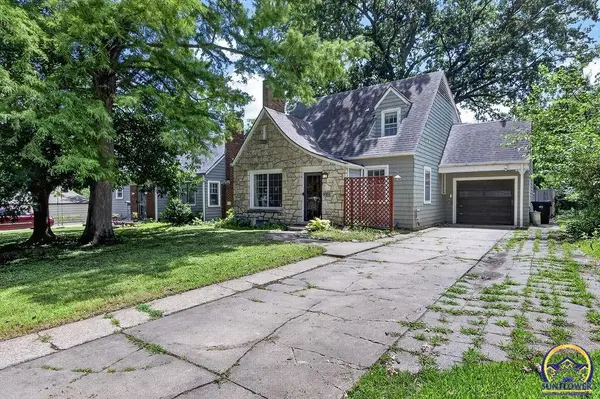 3115 SW 11th ST, Topeka, KS 66604