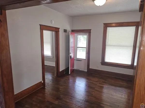 1115 SW Plass AVE, Topeka, KS 66604