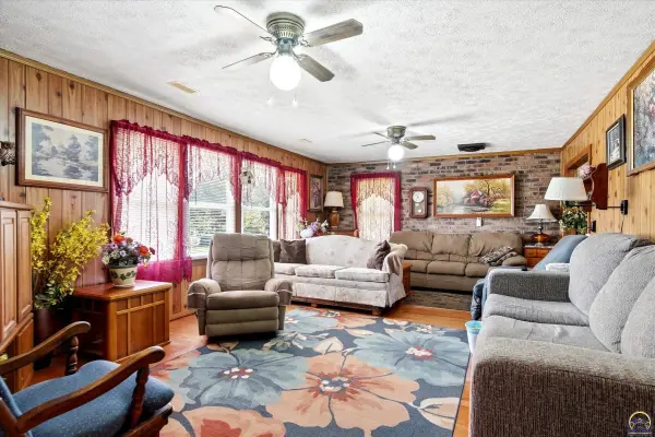 13250 SW 109th St, Harveyville, KS 66431