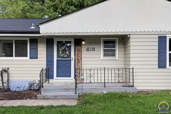 618 SW Crest DR, Topeka, KS 66606