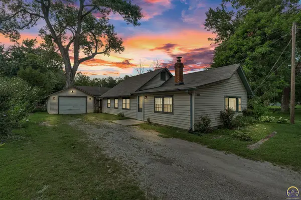 2017 NW Taylor ST, Topeka, KS 66608