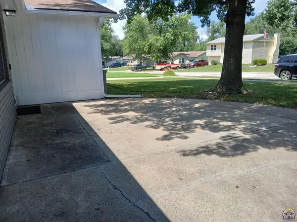 2500 Bonanza ST, Lawrence, KS 66046