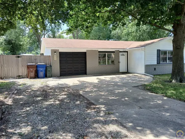 2500 Bonanza ST, Lawrence, KS 66046
