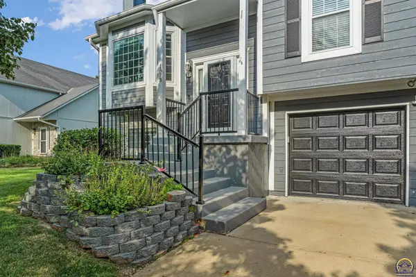 1073 N Logan ST, Olathe, KS 66061