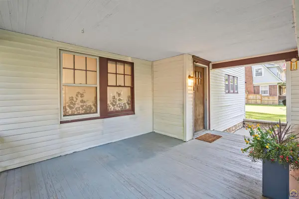 1225 SW College AVE, Topeka, KS 66604