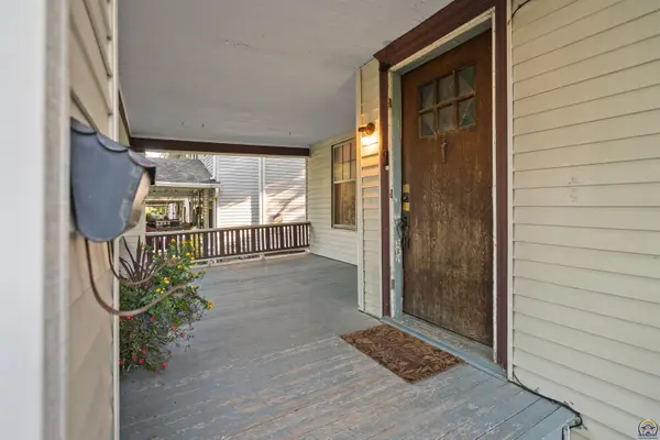 1225 SW College AVE, Topeka, KS 66604