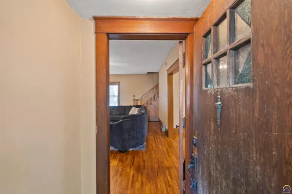 1225 SW College AVE, Topeka, KS 66604