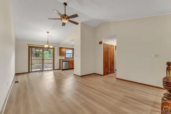 2261 SW Westport PL, Topeka, KS 66614