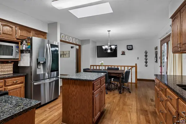 6745 SW 28th ST, Topeka, KS 66614