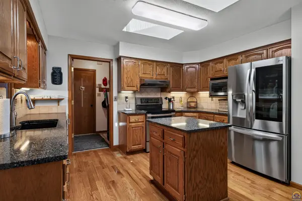 6745 SW 28th ST, Topeka, KS 66614