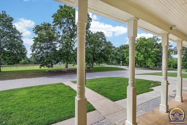 1106 Kansas St, Leavenworth, KS 66048