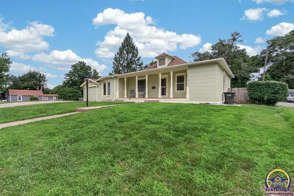 1106 Kansas St, Leavenworth, KS 66048