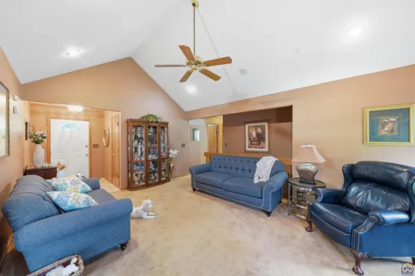 6522 SW 23rd CT, Topeka, KS 66614