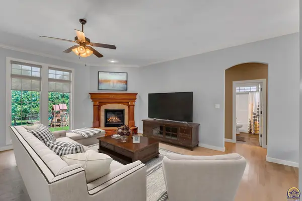 1138 SW New Forest DR, Topeka, KS 66604