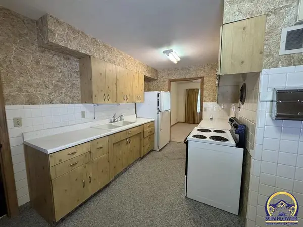 607 N 7th St, Hiawatha, KS 66434