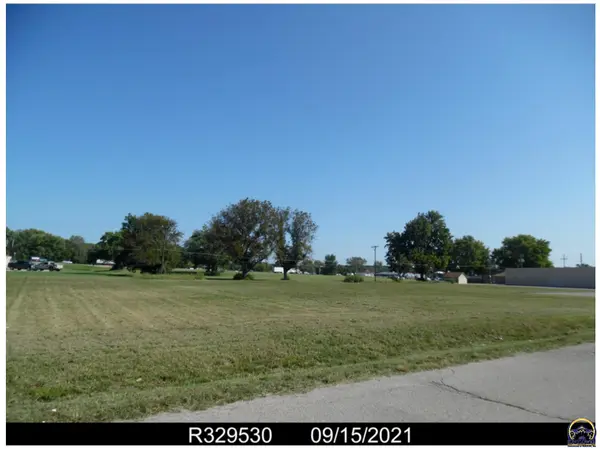 104 NW Elm Row AVE, Topeka, KS 66608