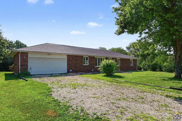 4114 Kingman DR, Grantville, KS 66429