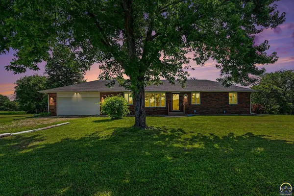 4114 Kingman DR, Grantville, KS 66429
