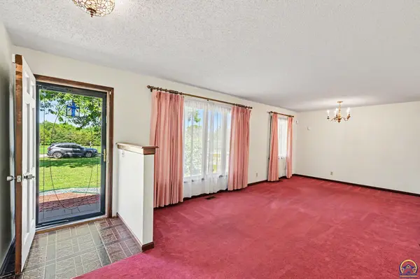 4114 Kingman DR, Grantville, KS 66429