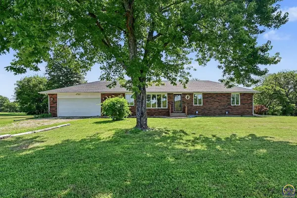 4114 Kingman DR, Grantville, KS 66429