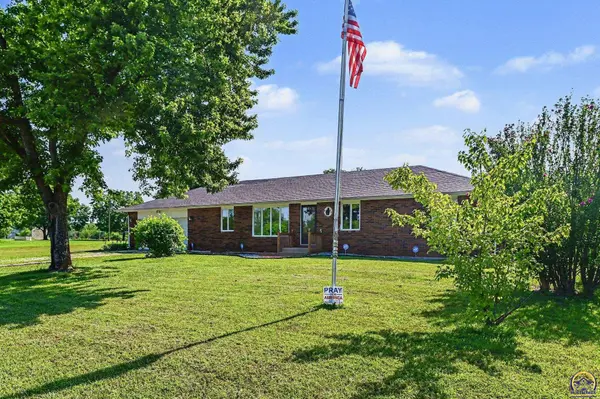 4114 Kingman DR, Grantville, KS 66429