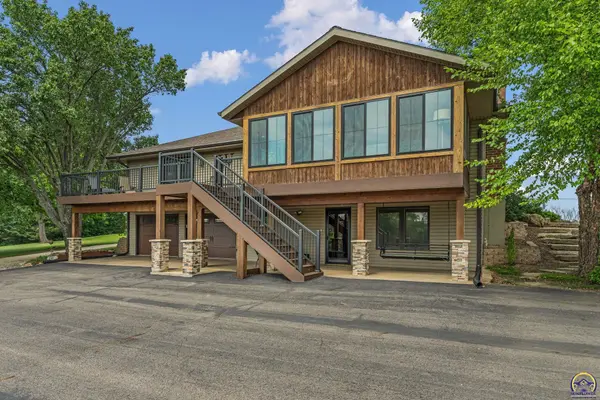420 NW 74th St, Topeka, KS 66618