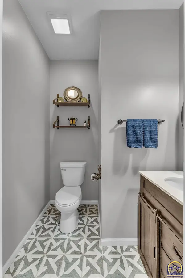 5635 SE 61st St, Berryton, KS 66409