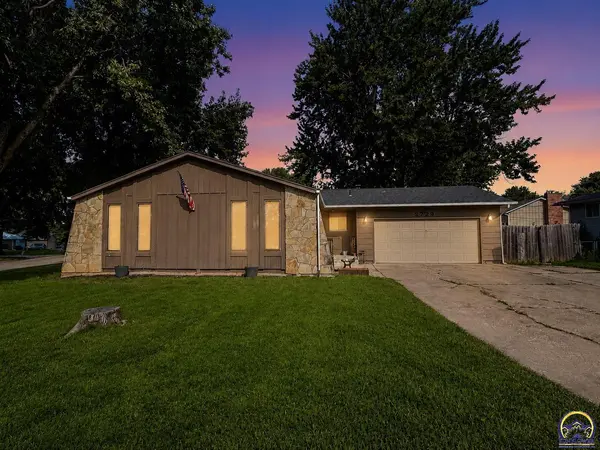 2729 SW Kingsrow RD,  Topeka,  KS 66614