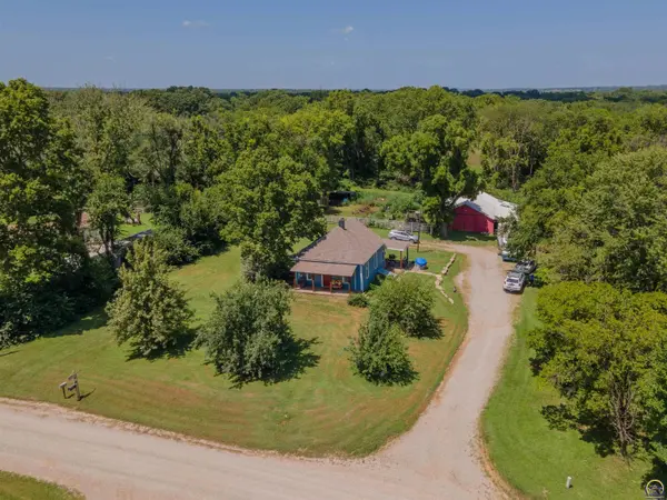 3260 NE 31st St, Grantville, KS 66429