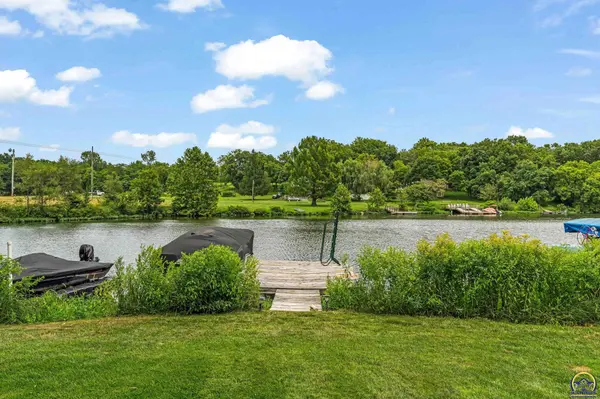 5380 Choctaw LN, Mclouth, KS 66054