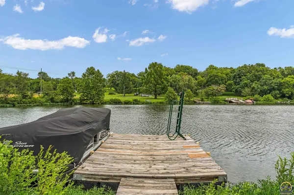 5380 Choctaw LN, Mclouth, KS 66054